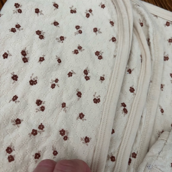 Quincy Mae Cream Ditsy Floral Romper Blanket Baby Set - Picture 3 of 3